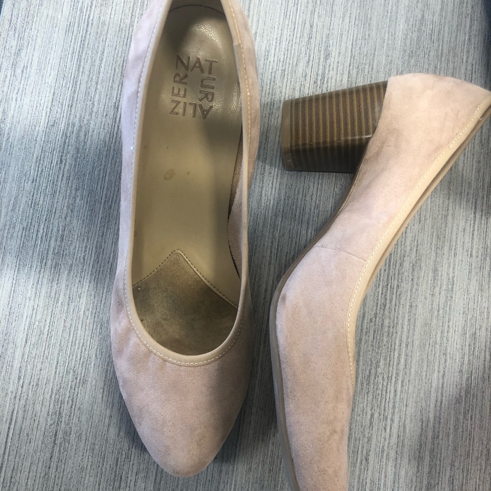 Size 9 Pink Pumps Naturalizer